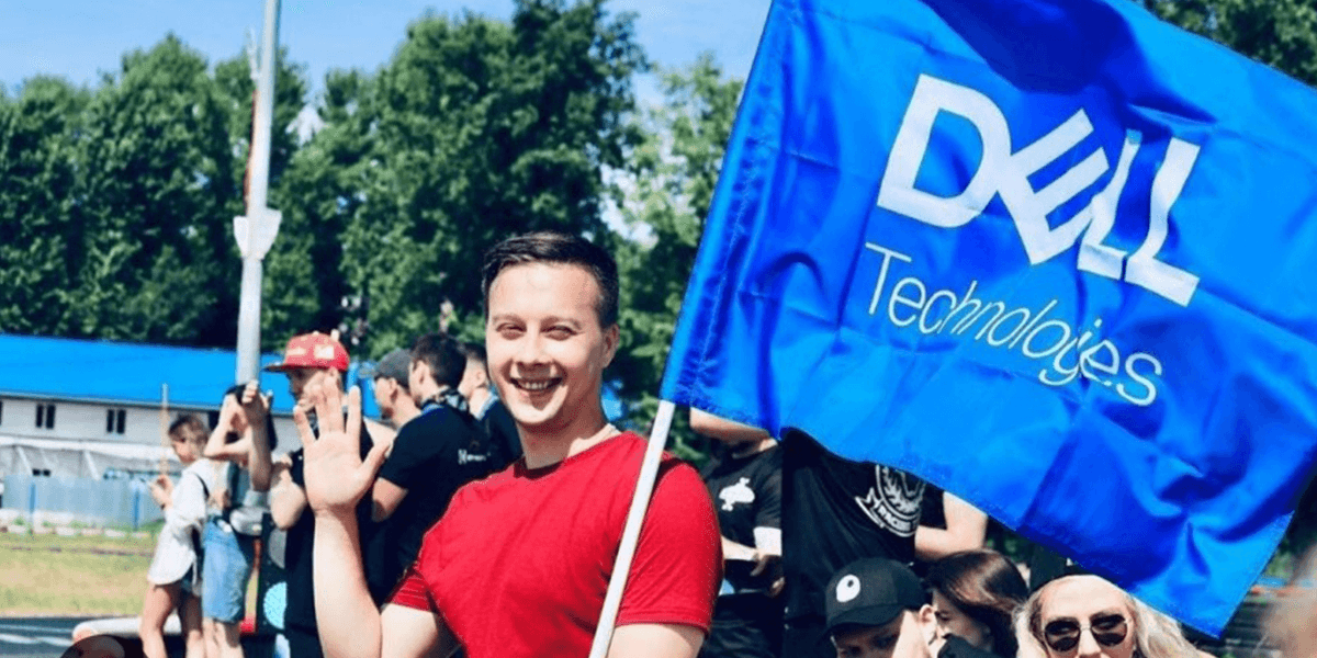 Man holding Dell flag